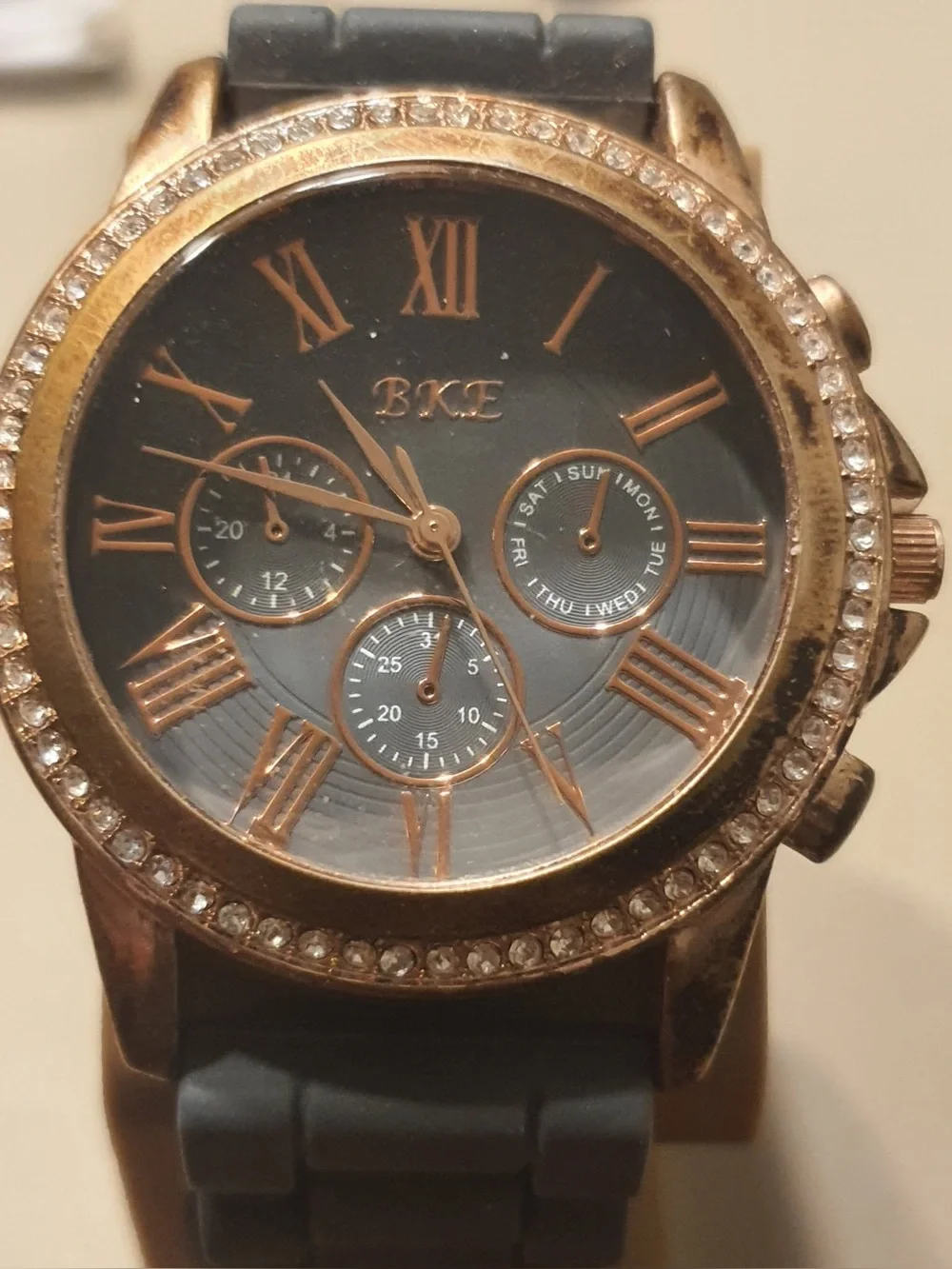 🦋10/$20🦋 BKE Goldtone/Gray Rhinestone Silicone Women's Watch